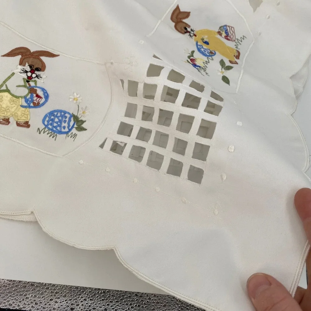 Vintage White Easter Bunny Egg Embroidered Tablecloth Cutwork Scalloped Edge 32